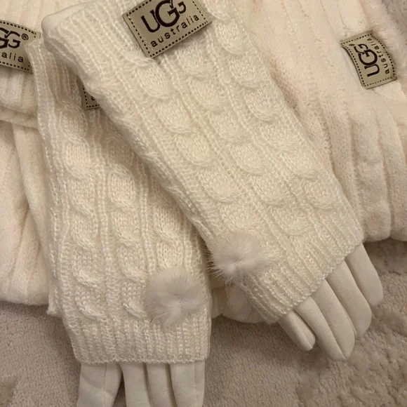 - UGG Winter White pom pom hat infinity scarf & glove set NWT - Picture 4 of 7